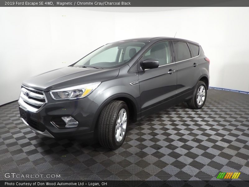 Magnetic / Chromite Gray/Charcoal Black 2019 Ford Escape SE 4WD