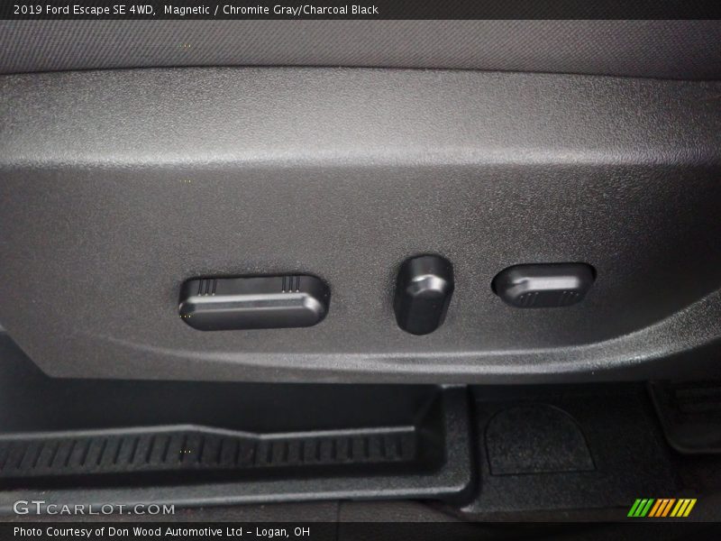 Magnetic / Chromite Gray/Charcoal Black 2019 Ford Escape SE 4WD