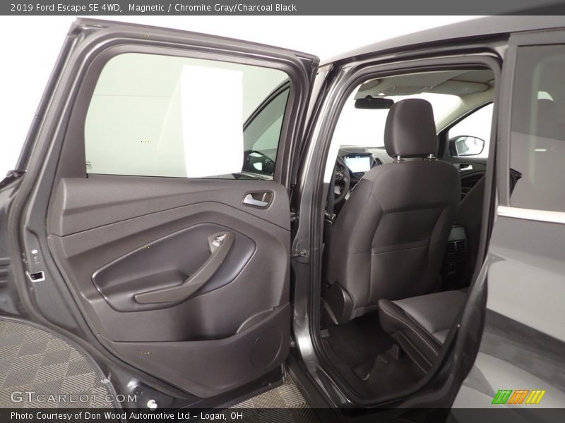Magnetic / Chromite Gray/Charcoal Black 2019 Ford Escape SE 4WD