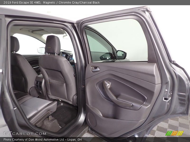 Magnetic / Chromite Gray/Charcoal Black 2019 Ford Escape SE 4WD