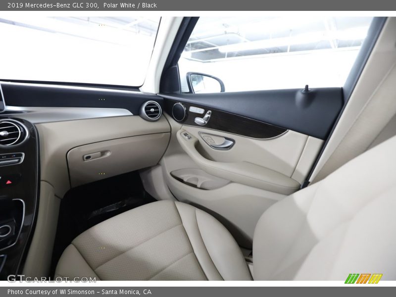 Polar White / Black 2019 Mercedes-Benz GLC 300