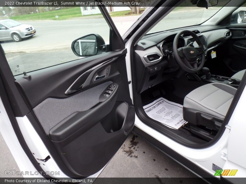 Summit White / Jet Black/­Medium Ash Gray 2022 Chevrolet TrailBlazer LS