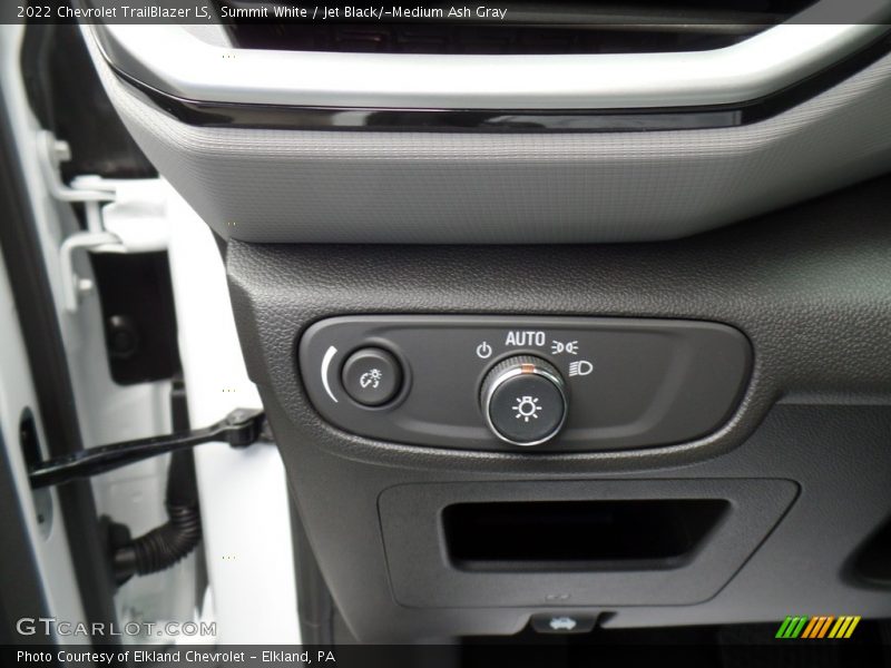 Summit White / Jet Black/­Medium Ash Gray 2022 Chevrolet TrailBlazer LS