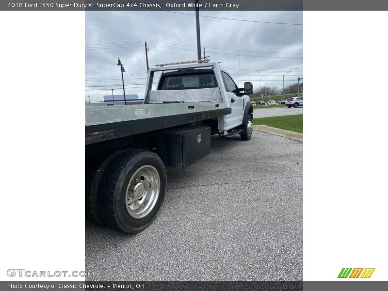 Oxford White / Earth Gray 2018 Ford F550 Super Duty XL SuperCab 4x4 Chassis