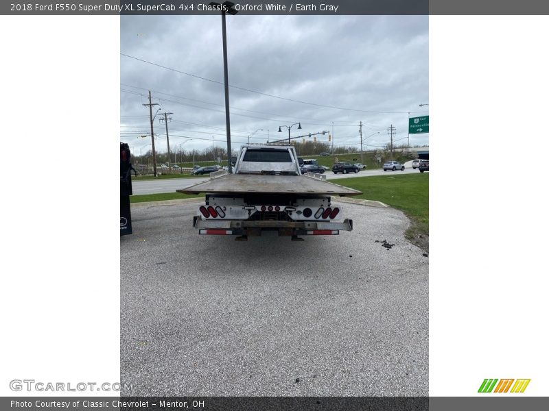 Oxford White / Earth Gray 2018 Ford F550 Super Duty XL SuperCab 4x4 Chassis