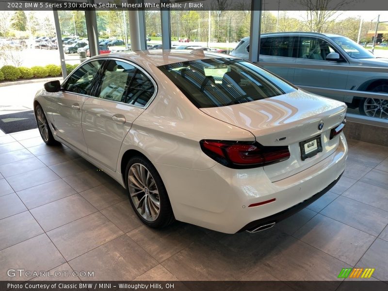 Mineral White Metallic / Black 2022 BMW 5 Series 530i xDrive Sedan