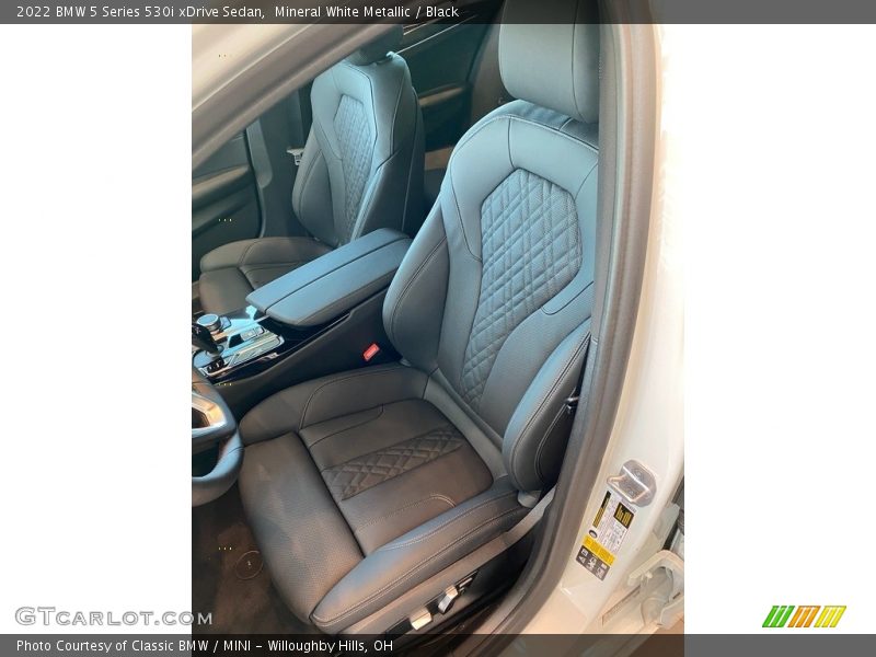 Front Seat of 2022 5 Series 530i xDrive Sedan