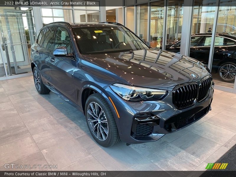 Front 3/4 View of 2022 X5 xDrive40i