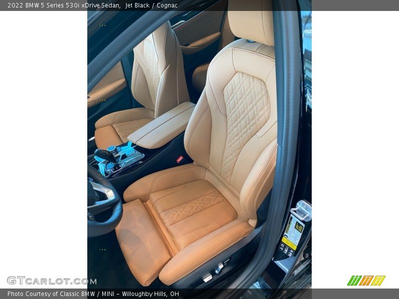 Front Seat of 2022 5 Series 530i xDrive Sedan