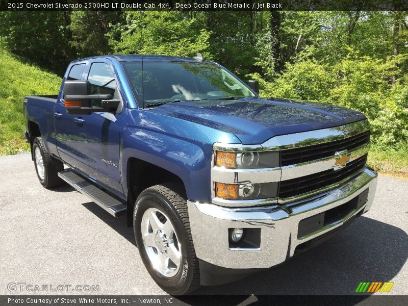 Front 3/4 View of 2015 Silverado 2500HD LT Double Cab 4x4