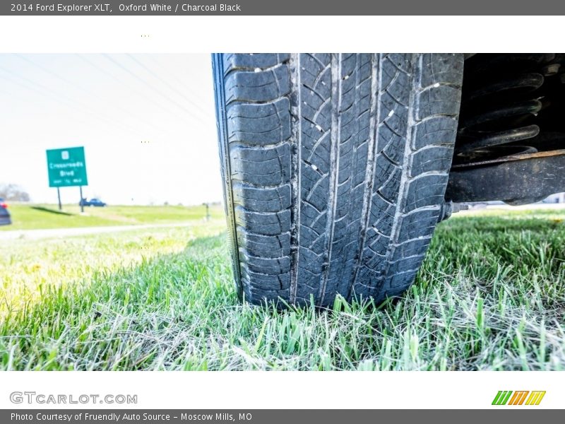 Oxford White / Charcoal Black 2014 Ford Explorer XLT
