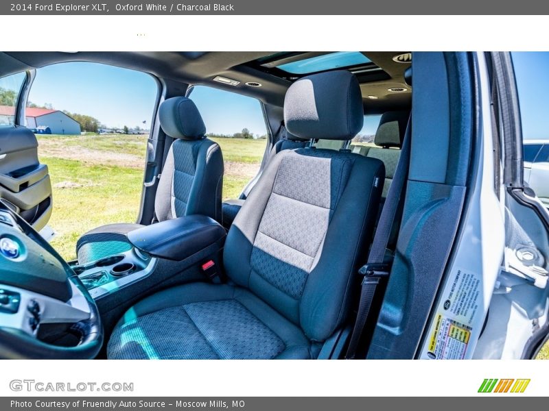 Oxford White / Charcoal Black 2014 Ford Explorer XLT