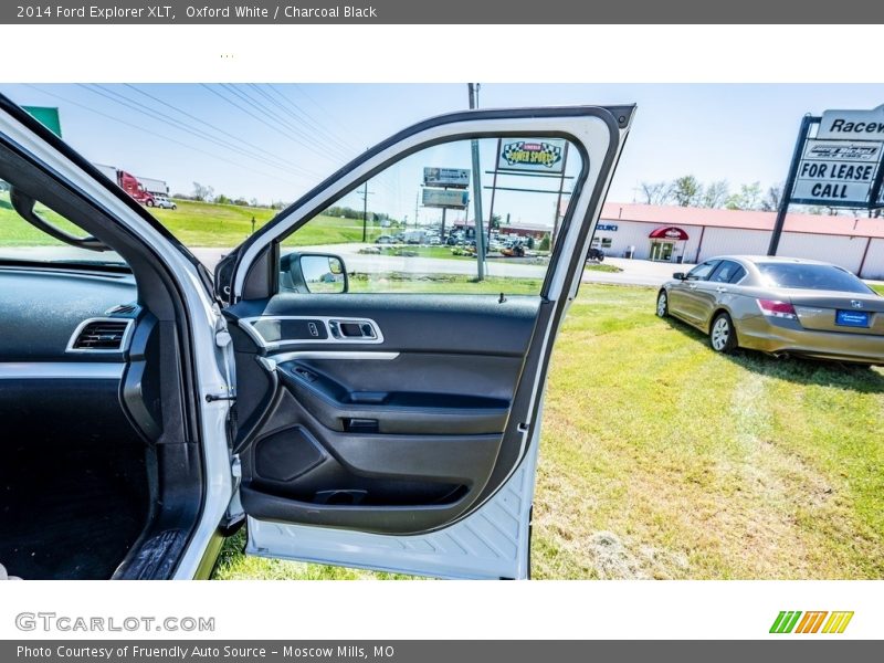 Oxford White / Charcoal Black 2014 Ford Explorer XLT