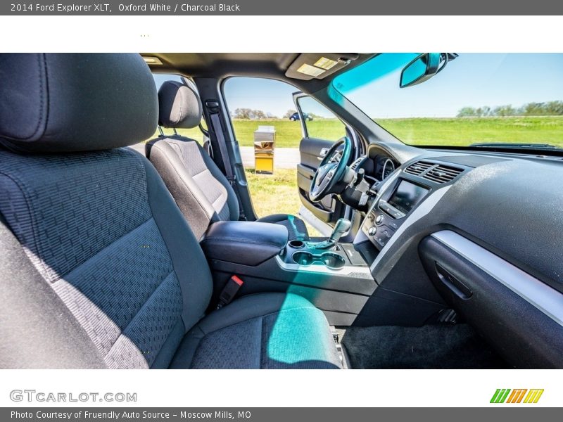 Oxford White / Charcoal Black 2014 Ford Explorer XLT