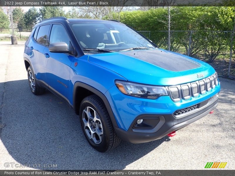 Front 3/4 View of 2022 Compass Trailhawk 4x4