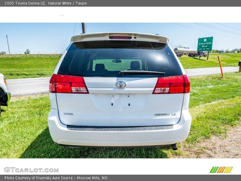 Natural White / Taupe 2005 Toyota Sienna LE