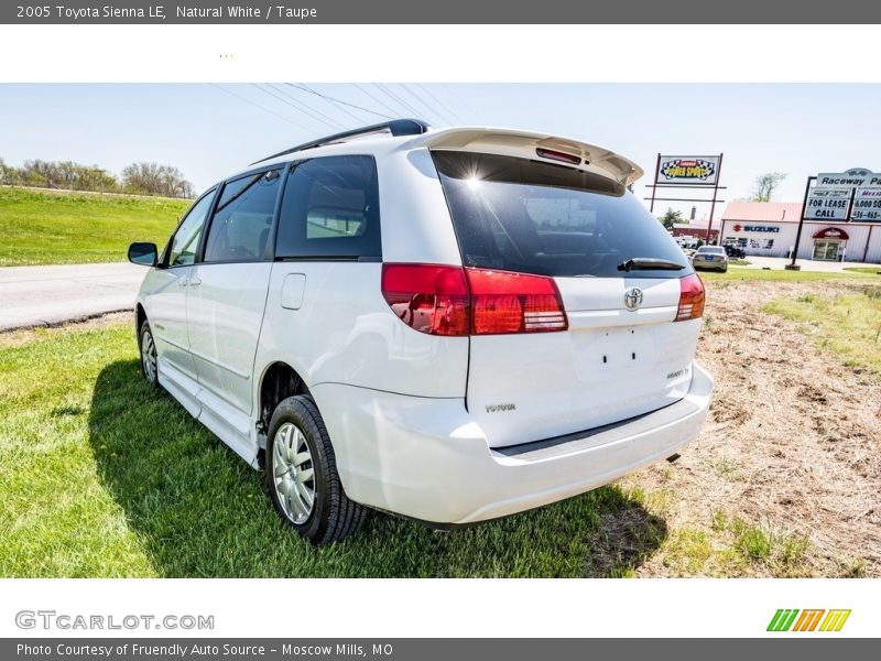 Natural White / Taupe 2005 Toyota Sienna LE