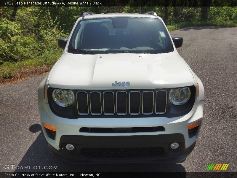 Alpine White / Black 2022 Jeep Renegade Latitude 4x4