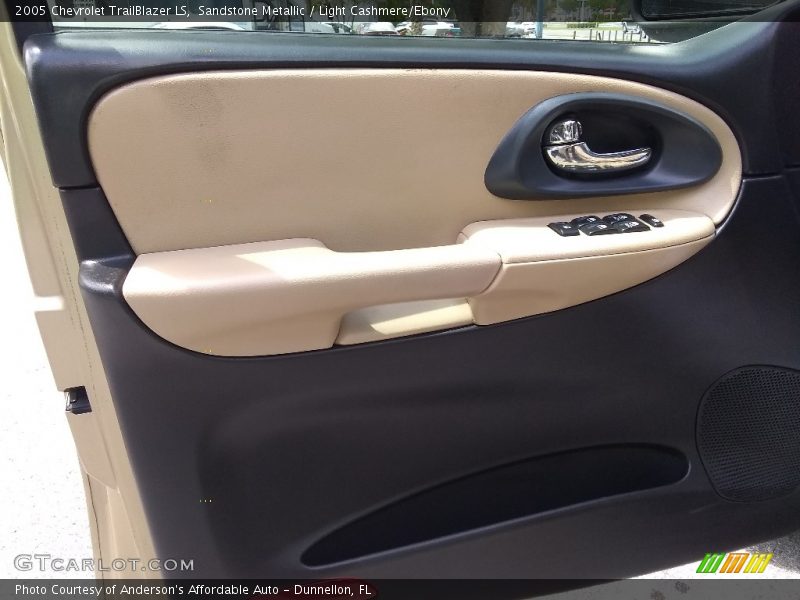 Sandstone Metallic / Light Cashmere/Ebony 2005 Chevrolet TrailBlazer LS