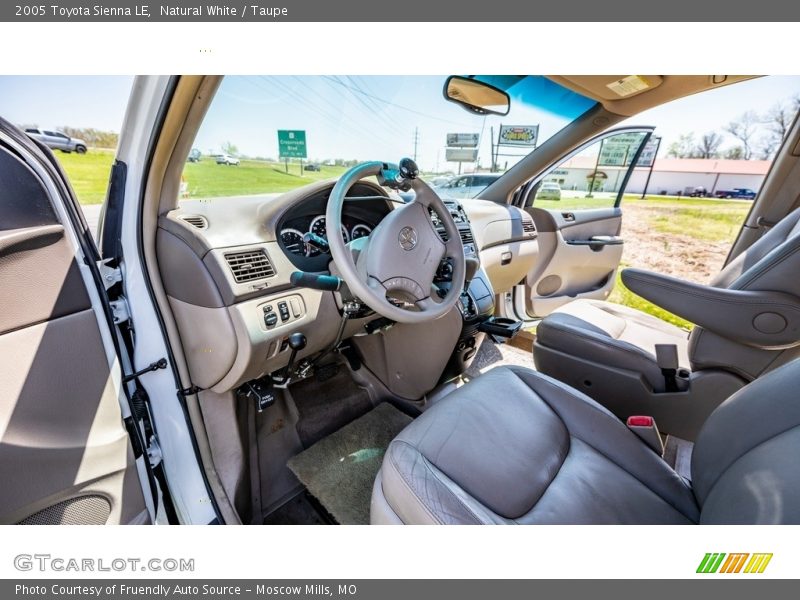 Natural White / Taupe 2005 Toyota Sienna LE