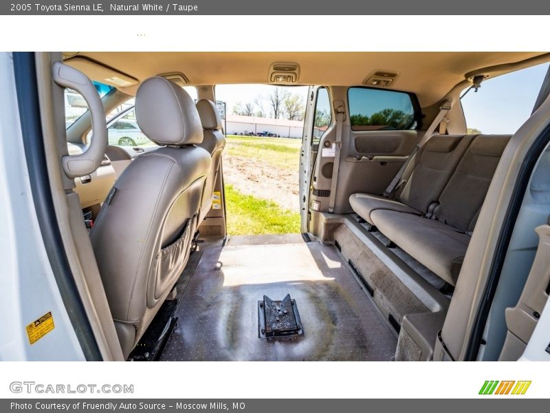 Natural White / Taupe 2005 Toyota Sienna LE