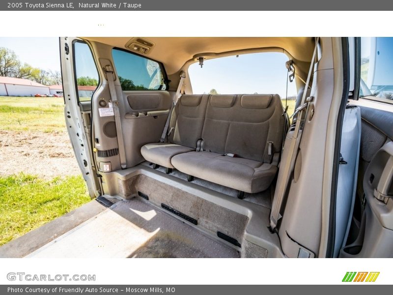 Natural White / Taupe 2005 Toyota Sienna LE