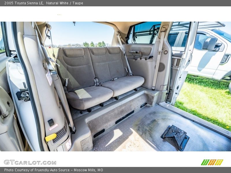 Natural White / Taupe 2005 Toyota Sienna LE