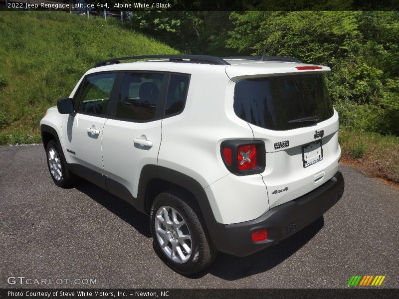 Alpine White / Black 2022 Jeep Renegade Latitude 4x4