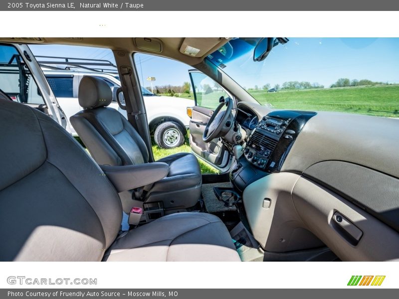 Natural White / Taupe 2005 Toyota Sienna LE