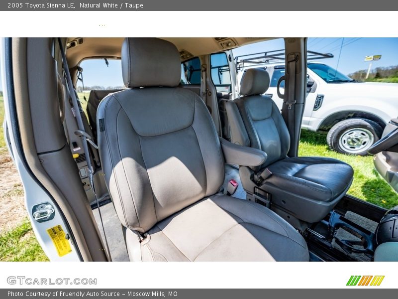 Natural White / Taupe 2005 Toyota Sienna LE