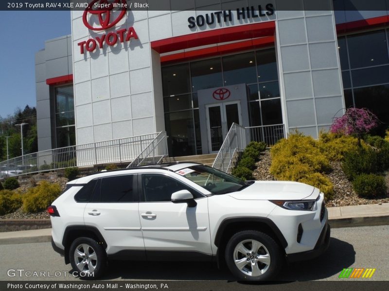 Super White / Black 2019 Toyota RAV4 XLE AWD