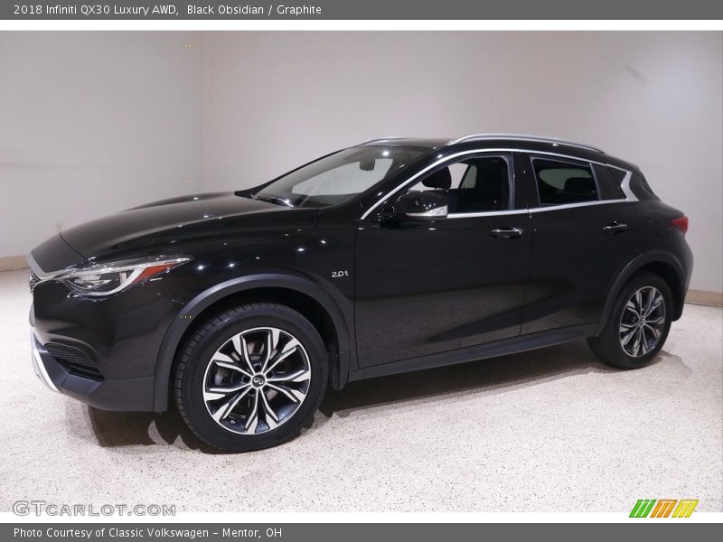 Front 3/4 View of 2018 QX30 Luxury AWD