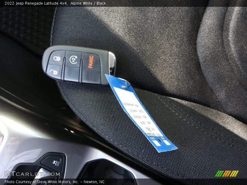 Alpine White / Black 2022 Jeep Renegade Latitude 4x4