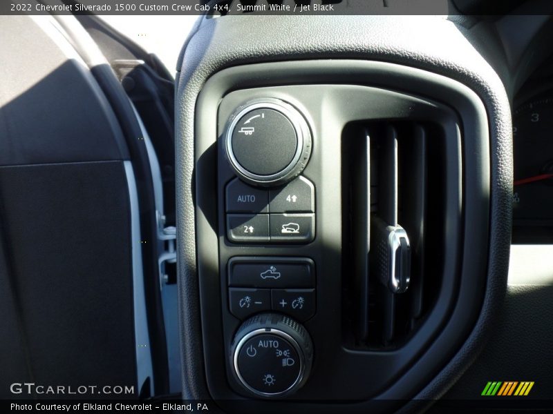 Summit White / Jet Black 2022 Chevrolet Silverado 1500 Custom Crew Cab 4x4