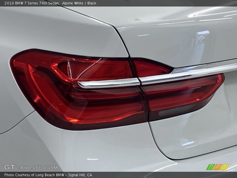 Alpine White / Black 2019 BMW 7 Series 740i Sedan