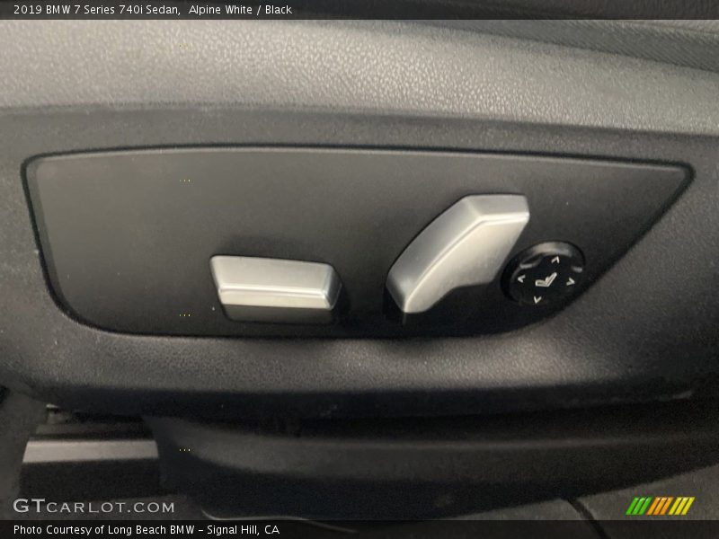 Alpine White / Black 2019 BMW 7 Series 740i Sedan