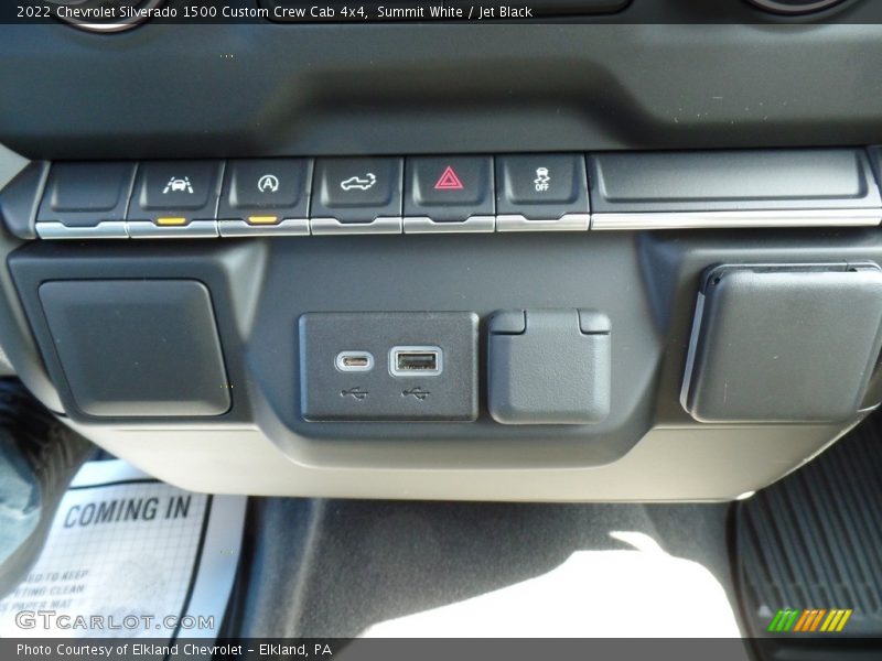Summit White / Jet Black 2022 Chevrolet Silverado 1500 Custom Crew Cab 4x4