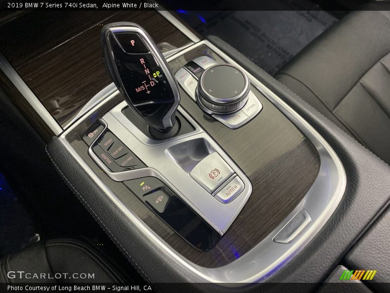 Alpine White / Black 2019 BMW 7 Series 740i Sedan