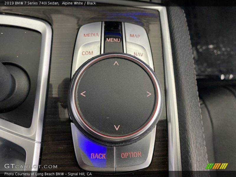 Alpine White / Black 2019 BMW 7 Series 740i Sedan