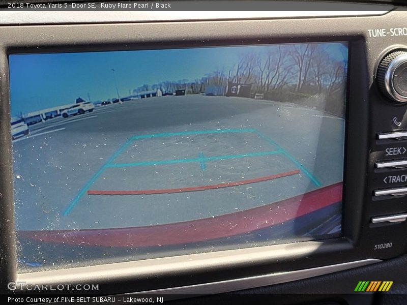 Ruby Flare Pearl / Black 2018 Toyota Yaris 5-Door SE