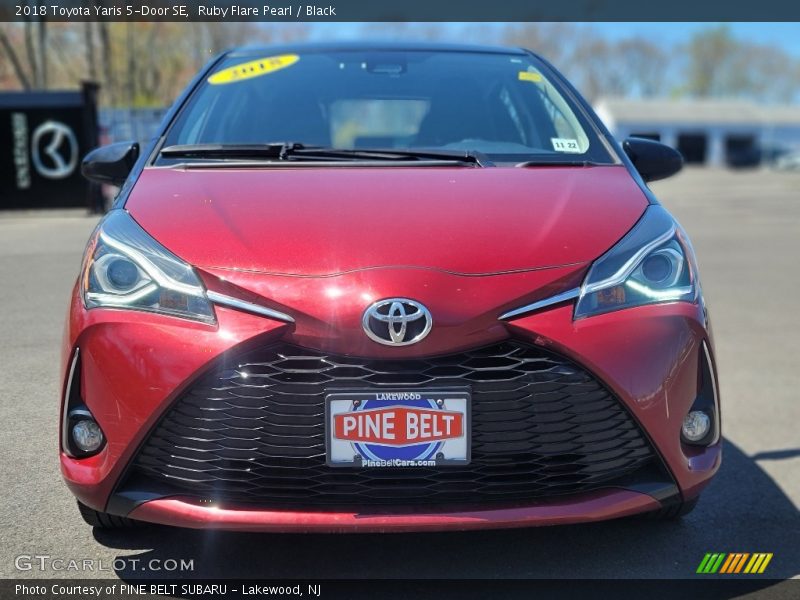 Ruby Flare Pearl / Black 2018 Toyota Yaris 5-Door SE