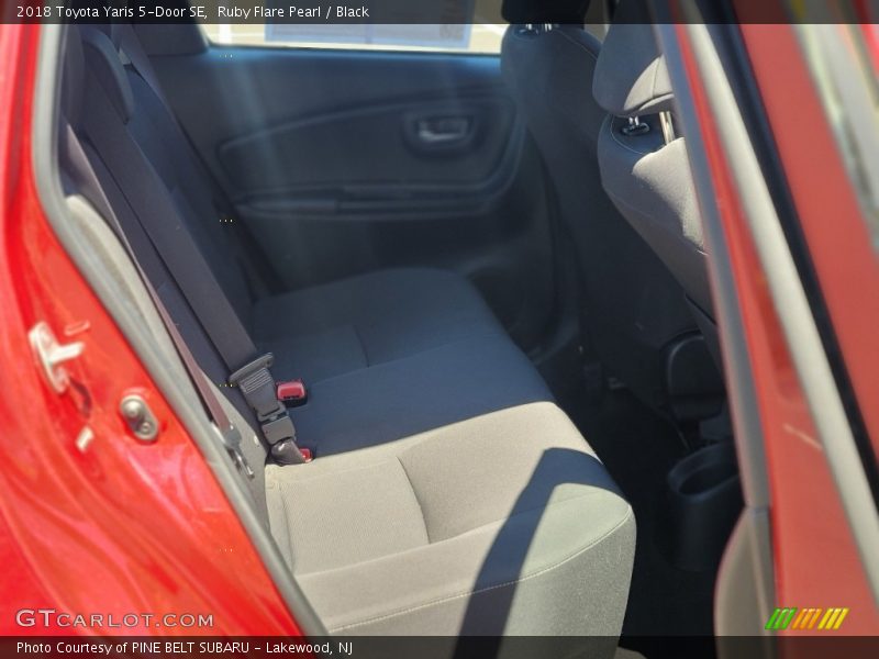 Ruby Flare Pearl / Black 2018 Toyota Yaris 5-Door SE