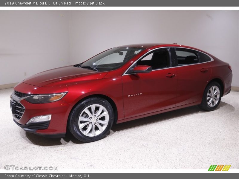 Front 3/4 View of 2019 Malibu LT