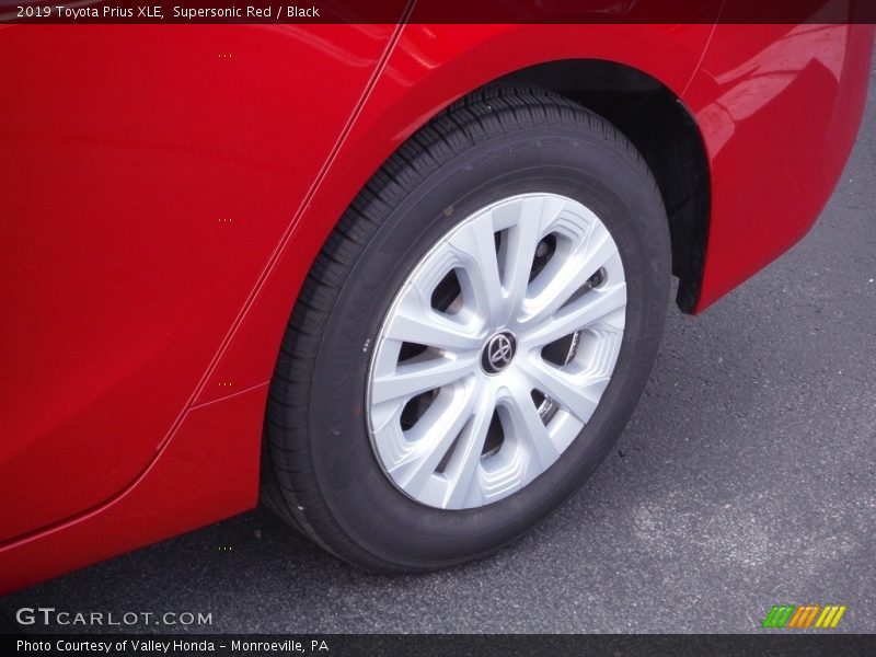 Supersonic Red / Black 2019 Toyota Prius XLE