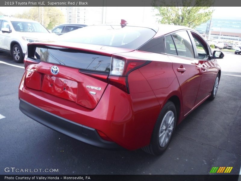 Supersonic Red / Black 2019 Toyota Prius XLE