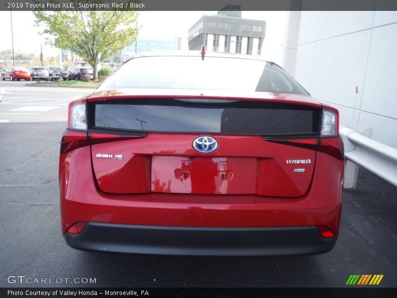 Supersonic Red / Black 2019 Toyota Prius XLE