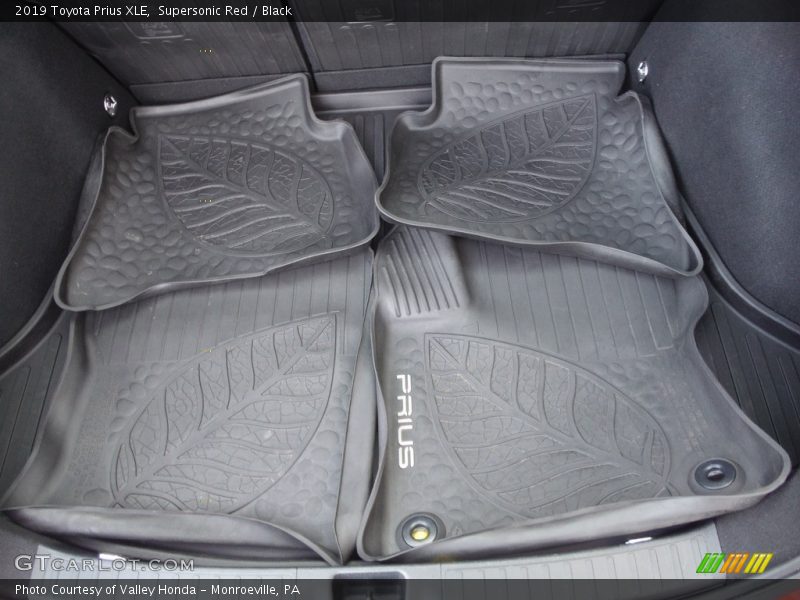 Supersonic Red / Black 2019 Toyota Prius XLE