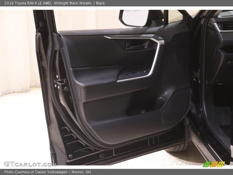 Midnight Black Metallic / Black 2019 Toyota RAV4 LE AWD