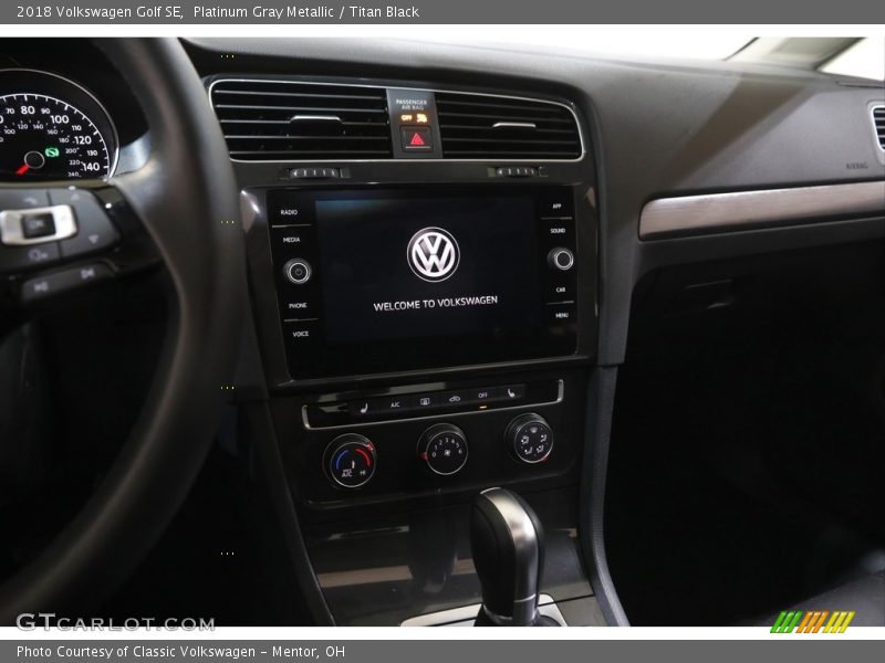 Platinum Gray Metallic / Titan Black 2018 Volkswagen Golf SE