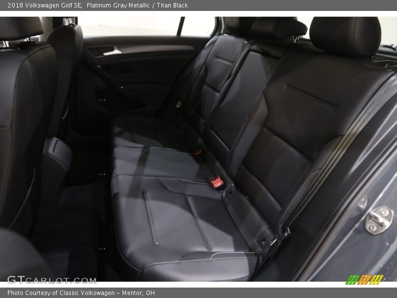 Platinum Gray Metallic / Titan Black 2018 Volkswagen Golf SE